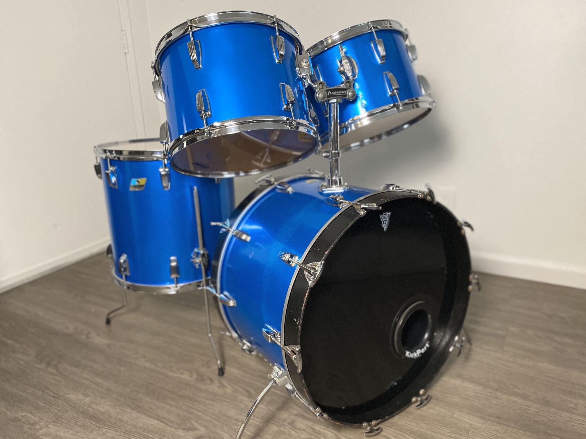 Ludwig Big Beat Outfit Drum Kit - Blue Silk 1970s/80s