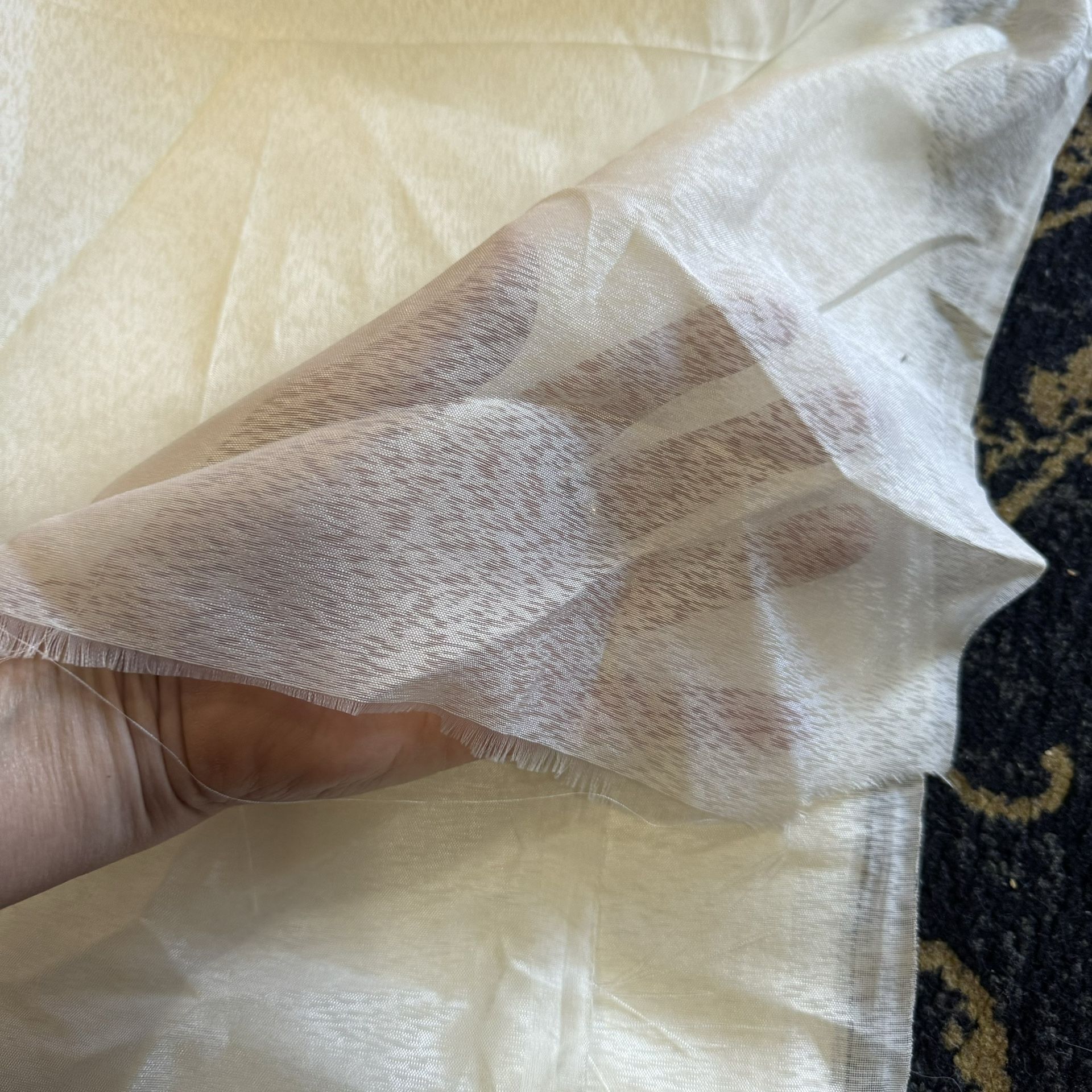 Cream-colored thin fabric size 7.6 meters