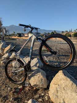 GT AGGRESSOR PRO MOUNTAIN BIKE