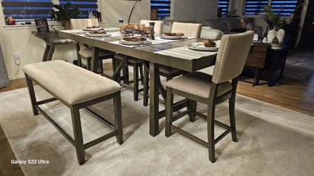 Dinning Roon Table with 6 Upholstered chairs