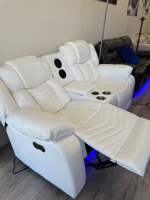 SOFA Y LOVESEAT. POWER. RECLINABLE. WHITE.