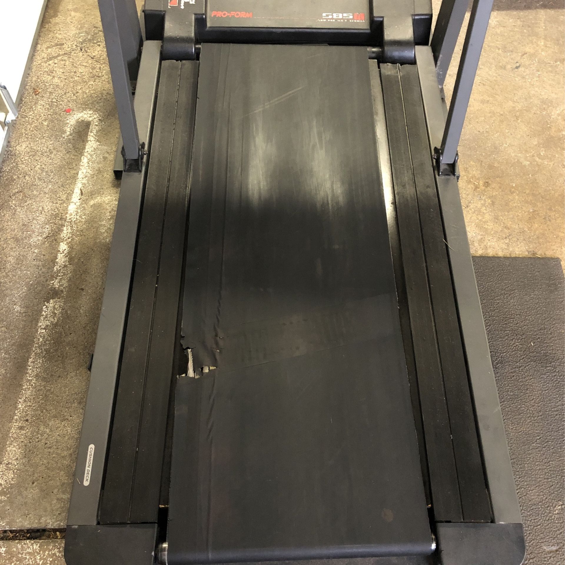 Proform 585 Treadmill for Sale in Parkland, WA OfferUp