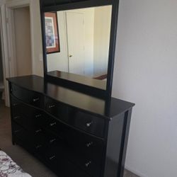 Black Dresser With Mirror 75$ OBO