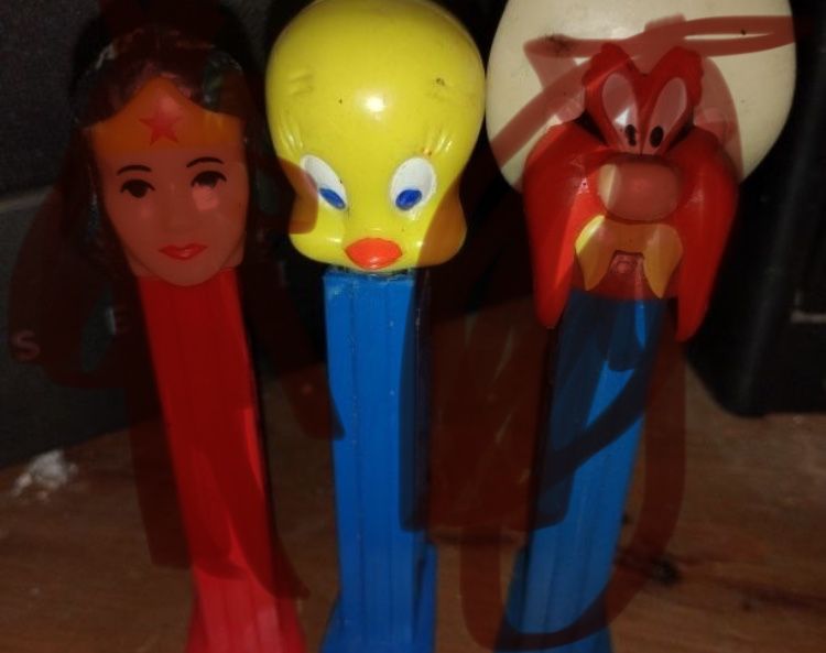 Exclusive And Rare Wonder Woman,TweetyBird, And Sam Pez