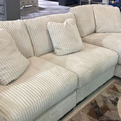 [OM] 🟪 Only $45 initial then take it home 🏡 Brand New Lindyn 3 Piece Sectional With Chaise 