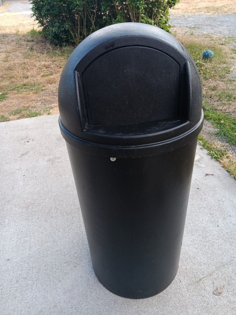Rubbermaid Domed Trash Can
