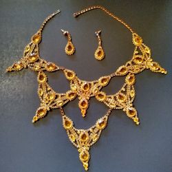 Beautiful Necklace And Earrings 