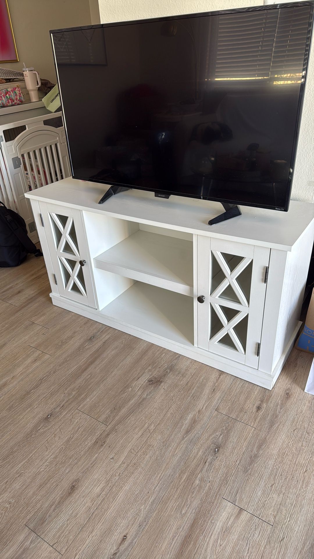 TV Stand (white)