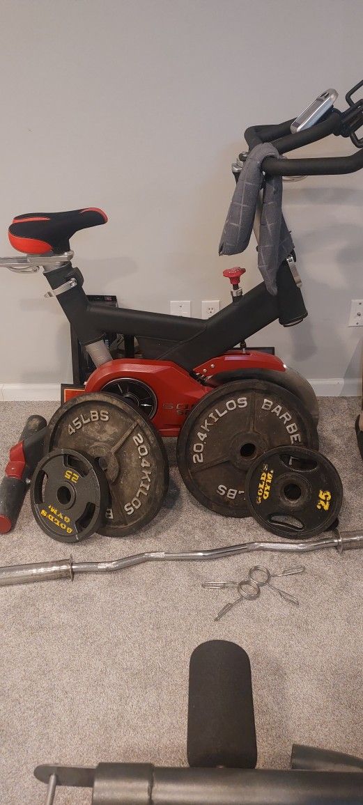Sole Sb700 Stationary Bike With Two 45lbs, Two 25lbs And Curl Bar