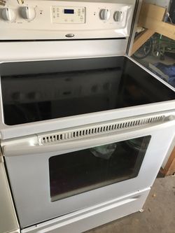 Whirlpool white stove 6 months old