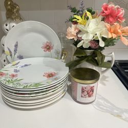 10 Platos Florales Un Arreglo Floral Y Una Vela De Rosas. 