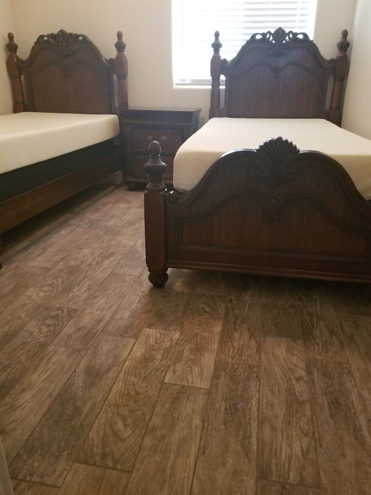 Twin Bed Frame Matress Furniture Set. XL 80" Delivery additional $50.00 or free pick up.