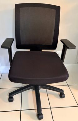 Black Task Chair – Excellent Condition (Lightly Used)