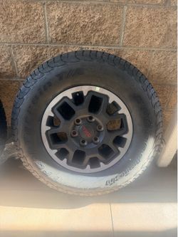 2026 Toyota Tacoma TRD off-road stock wheels and tires
