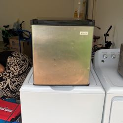 Magic Chef Mini Fridge!!