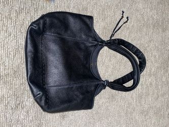 Medium/large size women’s style black soft leather purse