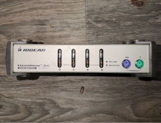 IOGEAR MiniView SE 4-Port KVM Switch (Model GCS84A)