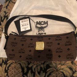 Authentic  M CM Sign Bag W/https://offerup.com/redirect/?o=dGFnLk5ldw==