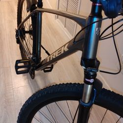 Trek Dual Sport 4 Hybrid Bike MTB Mountain Bicycle 