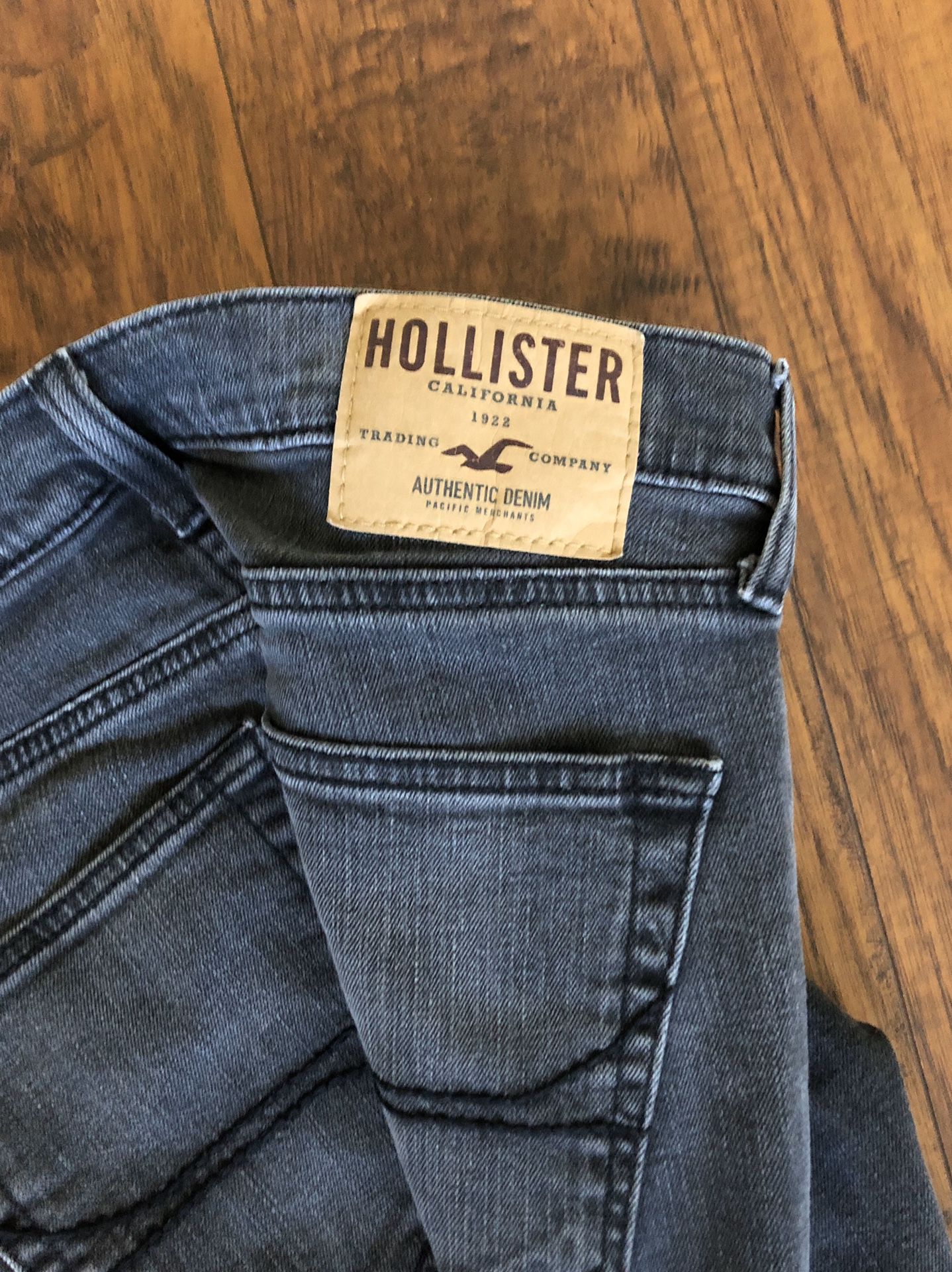 Hollister super skinny jeans size 28 x 30 like new