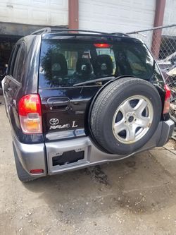2002 toyota rav4 part out