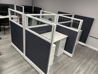 Telemarketing Stations With Glass