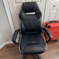 Insignia Gaming Chair