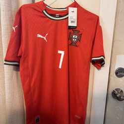 Jersey BOUGHT IN PORTUGAL /Men’s medium Ronaldo jersey / Comes With Tags And Puma Bag It Came With From The Store / Never Worn/ Taken Out Of Bag 4 Pic