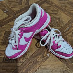 Nike Talla 4