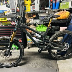 2019 YT CAPRA CF PRO RACE 27.5 KASHIMA LARGE CARBON (ENDURO MTB) UPGRADED LIKENEW