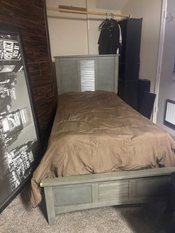 Twin size bed