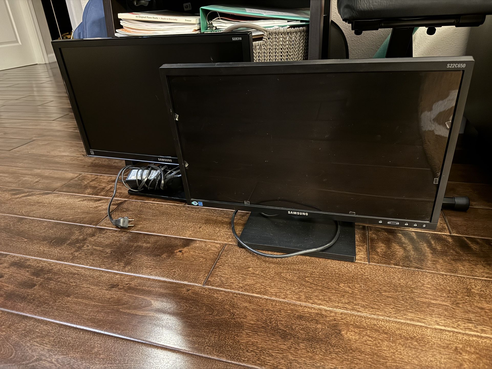 Two 21.5” Samsung Monitors + Dual Mount $130 OBO