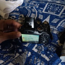 FujiFilm FinePix S Serie S1800 12.2MP Digital Camera 18x Wide Angle Optical Zoom