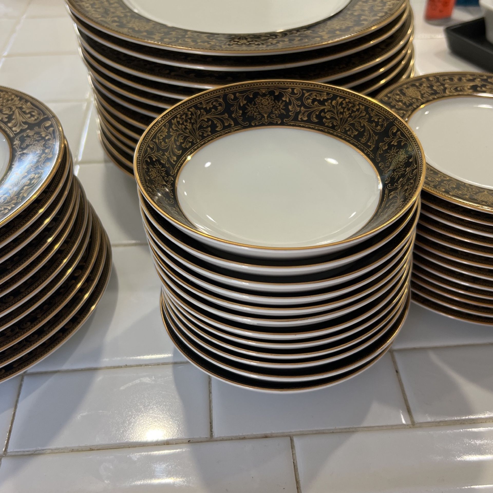 Dinnerware Set