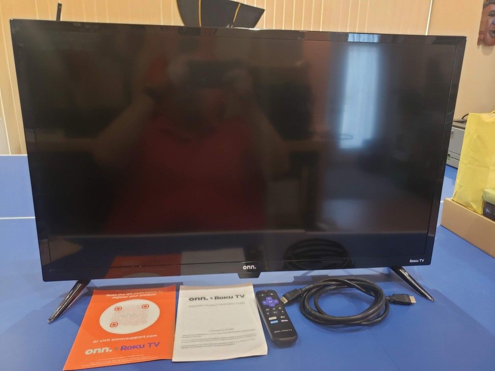 32" HD Roku TV w/remote