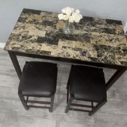 Table With 2 Barstools 