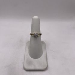 10kt Gold Diamond Engagement Style Ring 