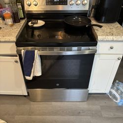 Refrigerator And Oven For Sale Bough Both 3 Months Ago Moving To Condos Soon Use For Them 450 For Both Or 250 For Each I Cannot Deliver Everything Cle