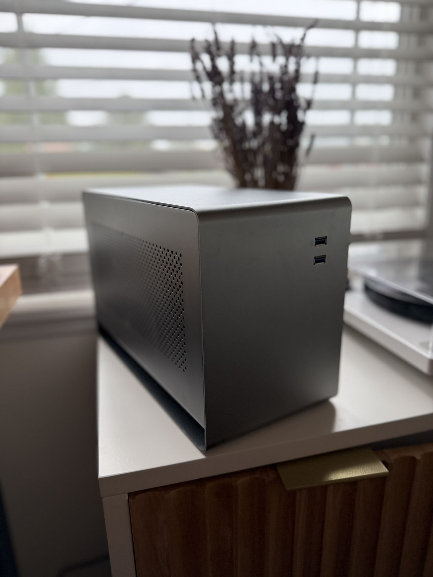 Mantiz Venus Thunderbolt eGPU Hub / Dock