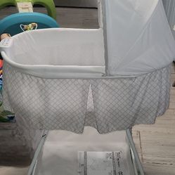 Delta Deluxe Soothing Dreams Bassinet