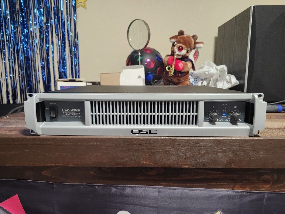 QSC PLX 3102 Amplifier 3100 Watts