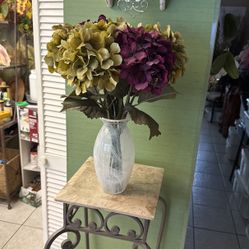 Glass Vase With Hydrangea Silk Flowers 