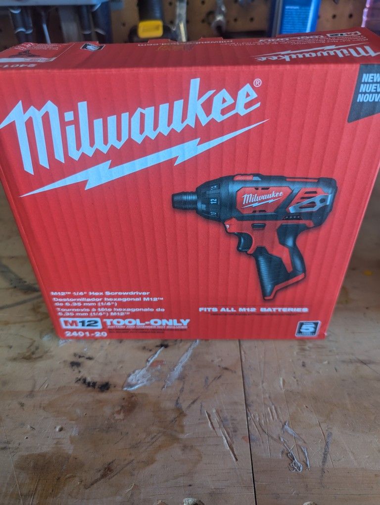 Milwaukee M12 Screwdriver