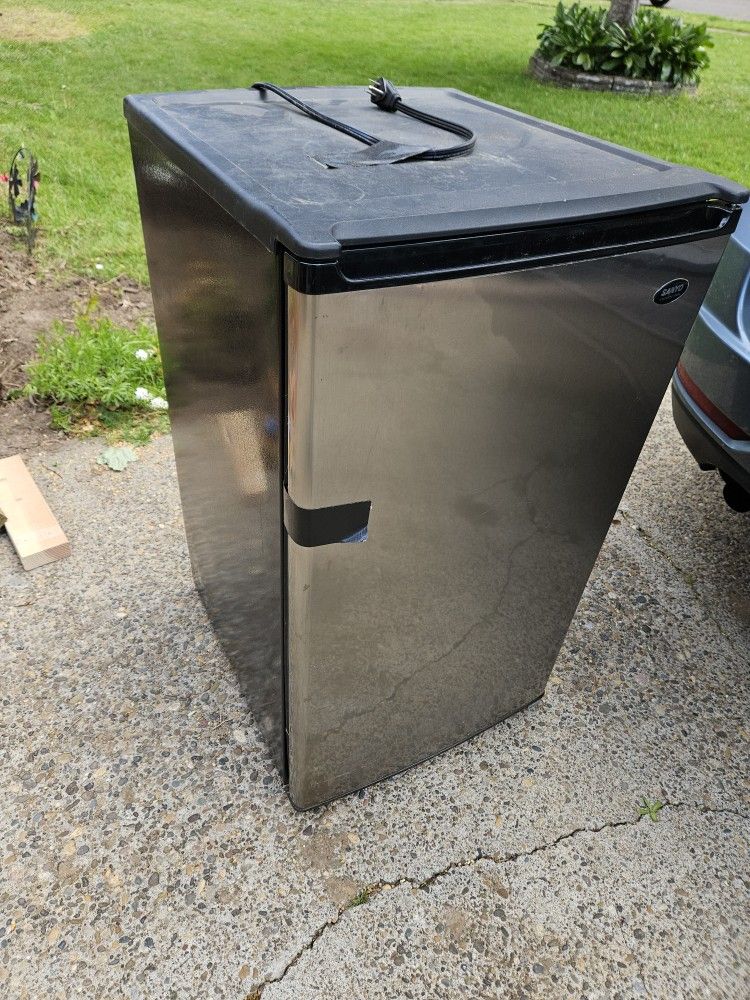 Mini fridge With Freezer