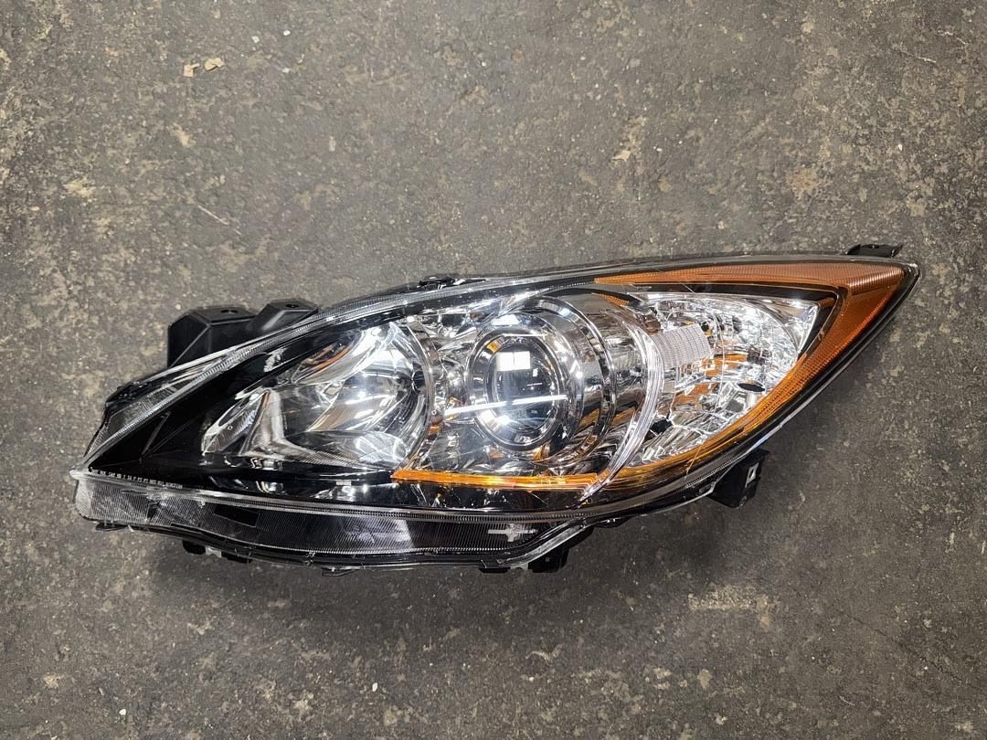 2010 to 2013 Mazda 3 Left Driver Headlight Luz Izquierda Conductor La Zona Auto Parts 