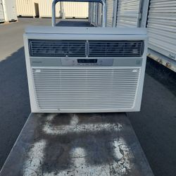 Frigidaire FFRE2233S2 window air conditioner 22,000 BTU