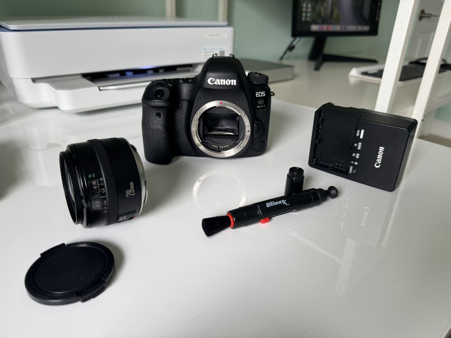 Canon EOS 6D Mark II Body + Canon Lens EF 28 mm F2.8
