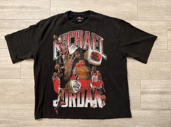 Men's Jordan Flight Essentials Photo Graphic HM7131-010 Black Varsity Red Oversized Tee T-Shirt Size Large New with Tags