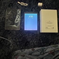 Apple iPad 9th gen 64GB Slight cracks