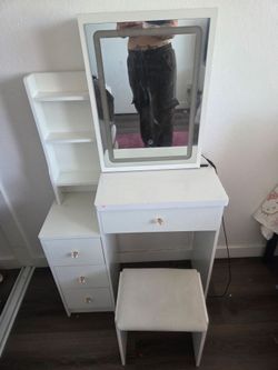 Kids vanity